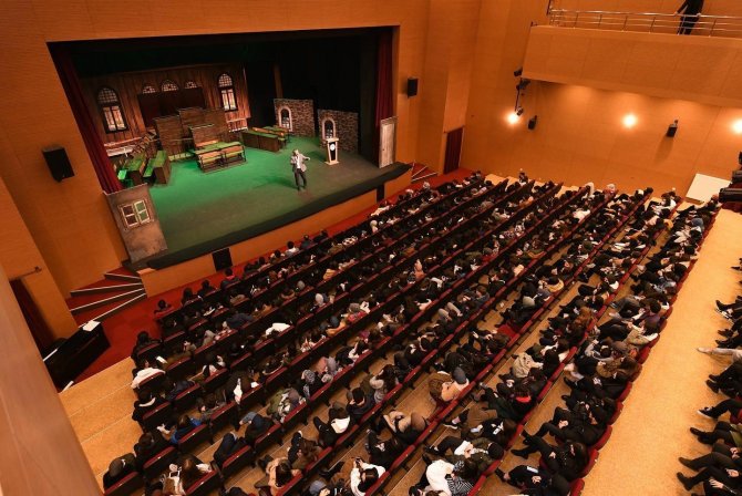 Pursaklar Belediyesinin Hazırladığı “İ̇stiklal” Oyununa Gençlerden Tam Not