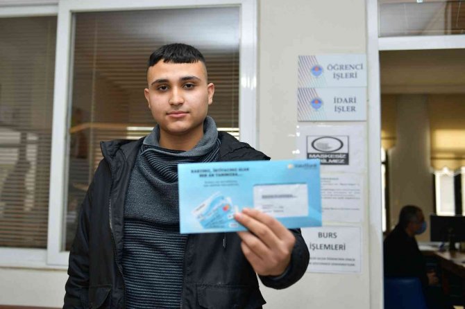 Büyükşehir Belediyesi, Öğrenim Yardımının İlk Bölümünü Hesaplara Yatırdı