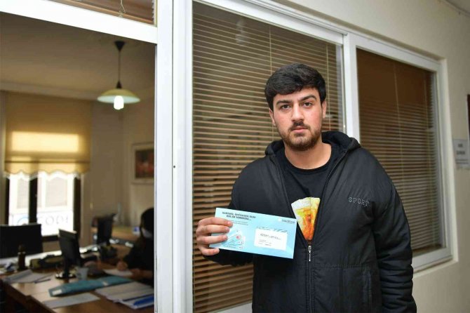 Büyükşehir Belediyesi, Öğrenim Yardımının İlk Bölümünü Hesaplara Yatırdı