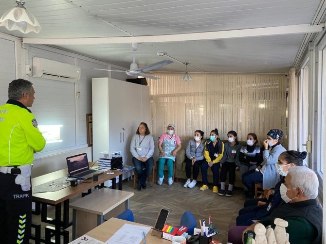 Huzurevi Sakinlerine Trafik Eğitimi