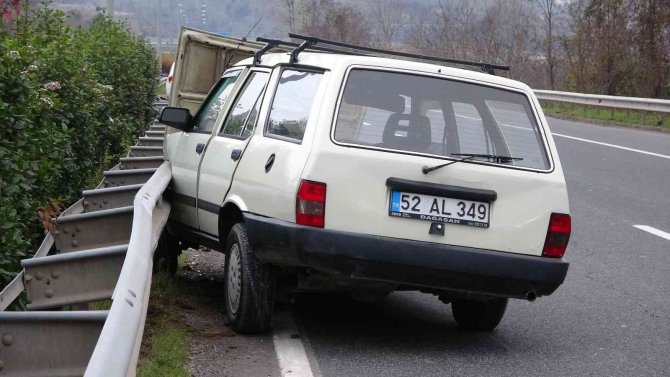 Kontrolden Çıkan Otomobil Bariyere Çarptı: 1 Yaralı
