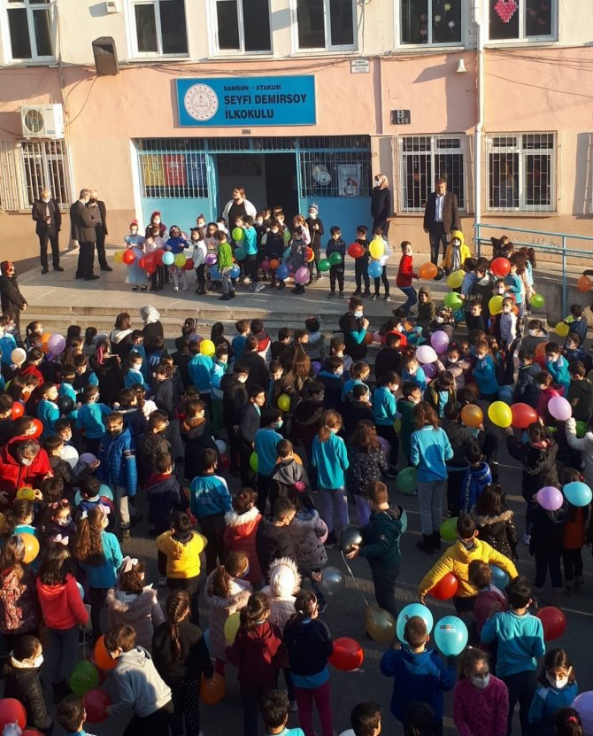 2021’in Son Ders Zili Çaldı: İ̇lkokulda Yeni Yıl Renkli Görüntülerle Kutlandı