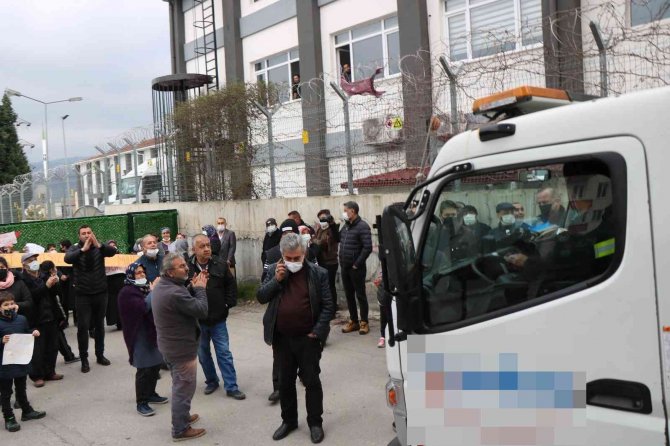 Mahalleli Yol Kapattı, Polis 