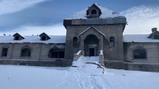 Sarıkamış’ta Rus Çarının Av Köşkü Görenleri Büyülüyor