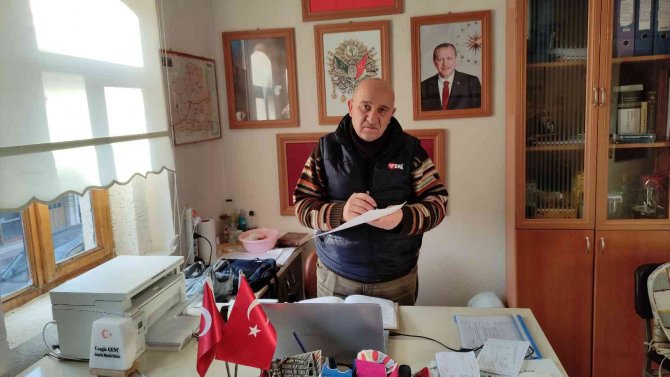 Mahalle Muhtarları Tüm Mesailerini Kedi Ve Köpekleri Kayıt Altına Almaya Harcıyor
