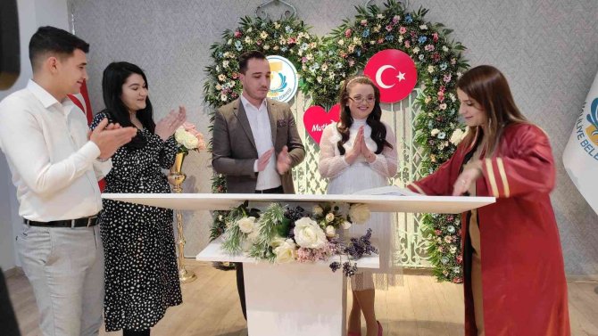 Türk Ve Alman Çift 2021 Yılın Son Saatlerinde Hayatlarını Birleştirdi