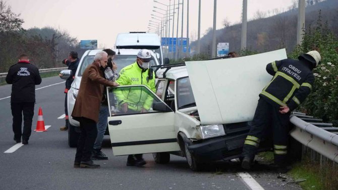 Kontrolden Çıkan Otomobil Bariyere Çarptı: 1 Yaralı
