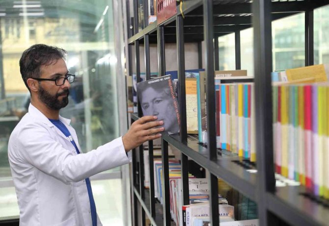 Van Büyükşehir Belediyesinin Kütüphanesi Hizmete Açıldı