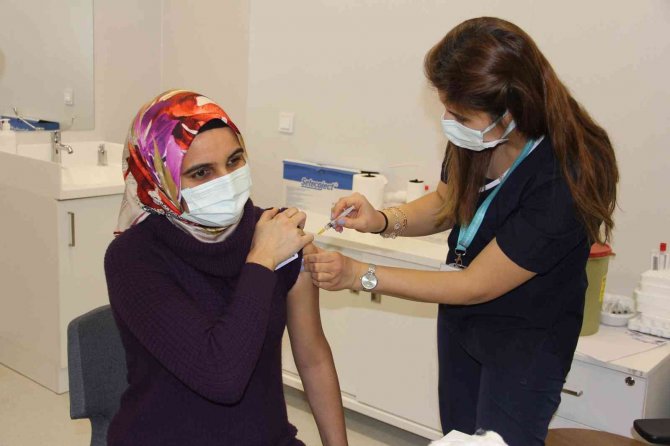 Mersin’de Yerli Aşı Turkovac Uygulanmaya Başlandı