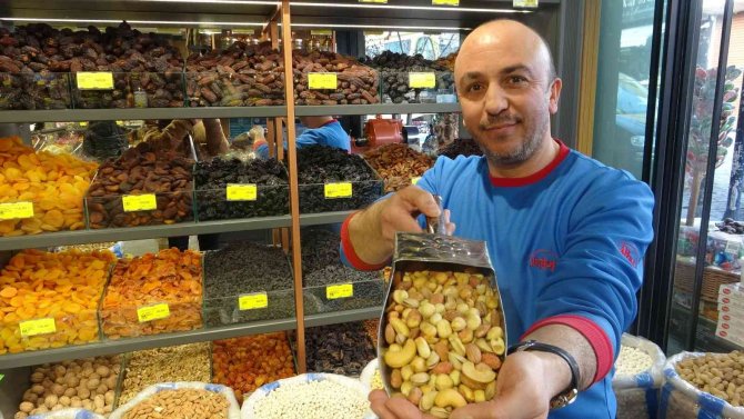 Yılbaşında Geri Sayım Başladı, Kuruyemişe Talep Arttı