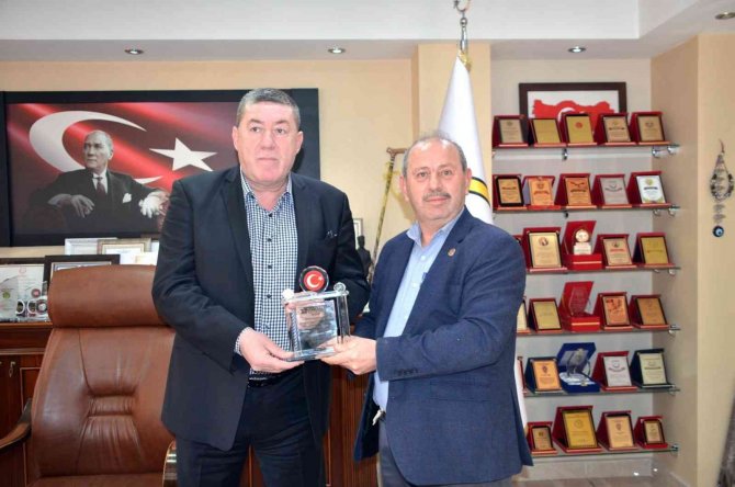 Belediye Başkanına Hizmetlerinden Dolayı Teşekkür Ettiler