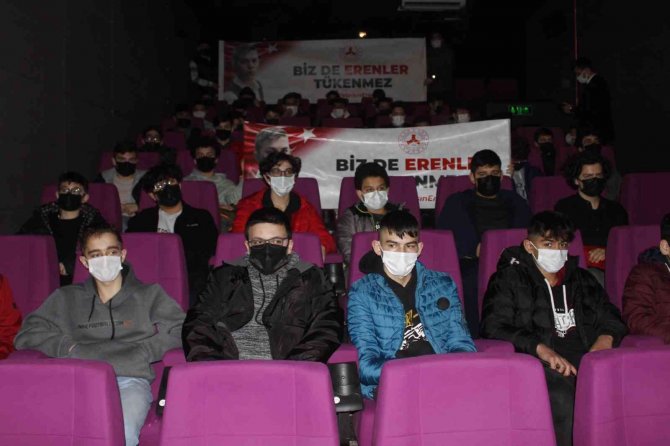 Giresun’da Eren İsimli 45 Öğrenci ‘Kesişme; İ̇yi Ki Varsın Eren’ Filmini Birlikte İzledi