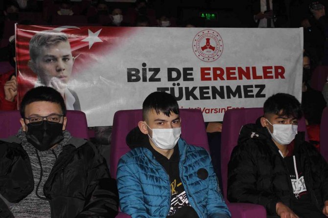 Giresun’da Eren İsimli 45 Öğrenci ‘Kesişme; İ̇yi Ki Varsın Eren’ Filmini Birlikte İzledi