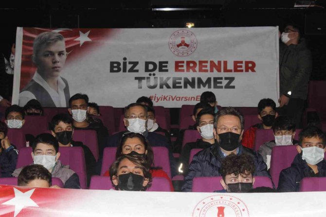 Giresun’da Eren İsimli 45 Öğrenci ‘Kesişme; İ̇yi Ki Varsın Eren’ Filmini Birlikte İzledi