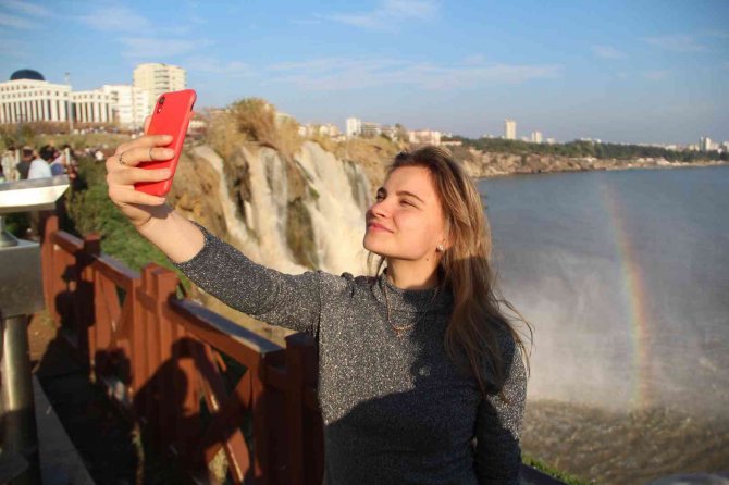 Dünyaca Ünlü Şelale Fırtına Sonrası Adeta Çamur Çağladı, Görenler Fotoğraf Yarışına Girdi