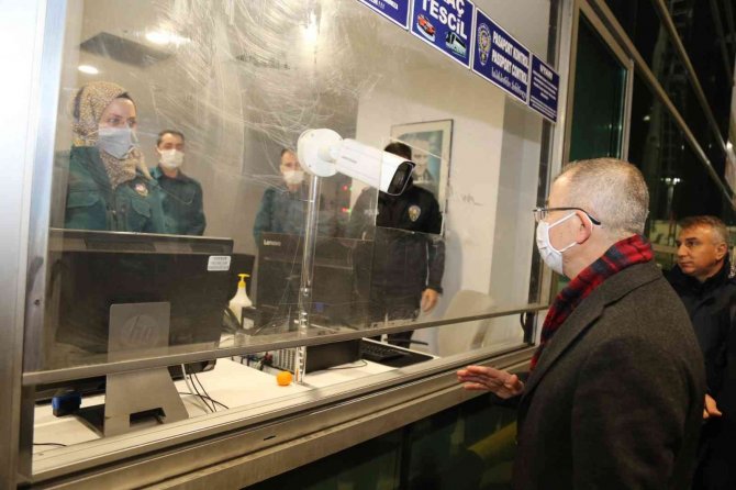 Artvin Valisi Doruk, Sarp Sınır Kapısındaki Gümrük Memurlarının Yeni Yılını Kutladı