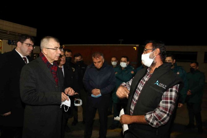 Artvin Valisi Doruk, Sarp Sınır Kapısındaki Gümrük Memurlarının Yeni Yılını Kutladı