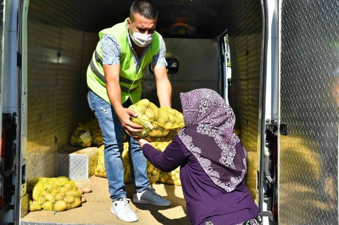 İ̇zmir Büyükşehir Belediyesi Sosyal Desteklerini Artırdı