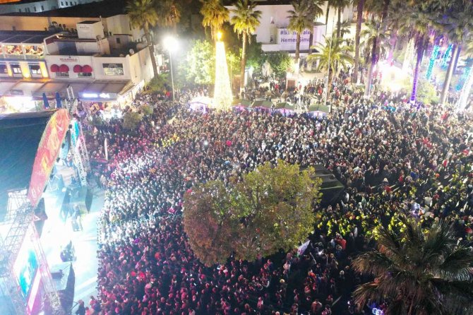 Bodrum’da Binlerce Kişi Meydanları Doldurdu