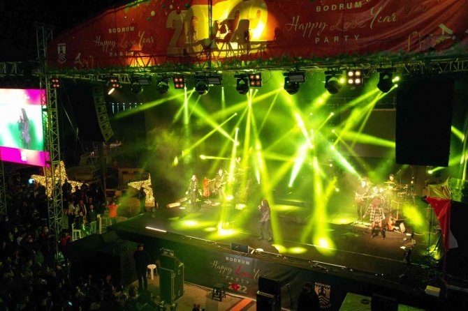 Bodrum’da Binlerce Kişi Meydanları Doldurdu