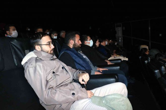 Vatandaşlar O Filme Akın Etti