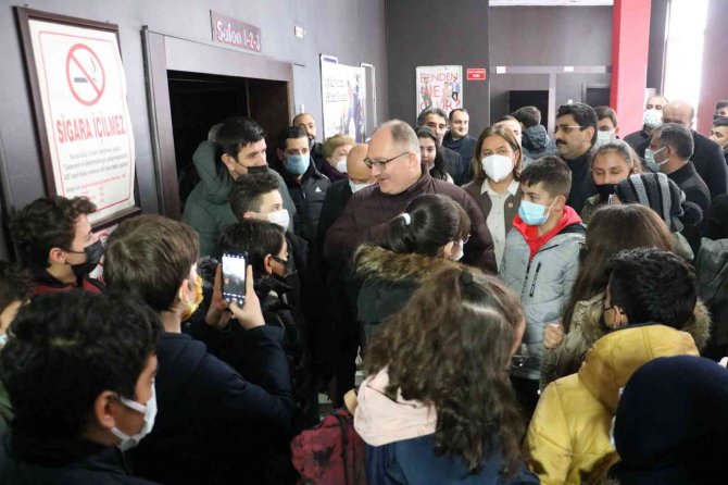 Vatandaşlar O Filme Akın Etti