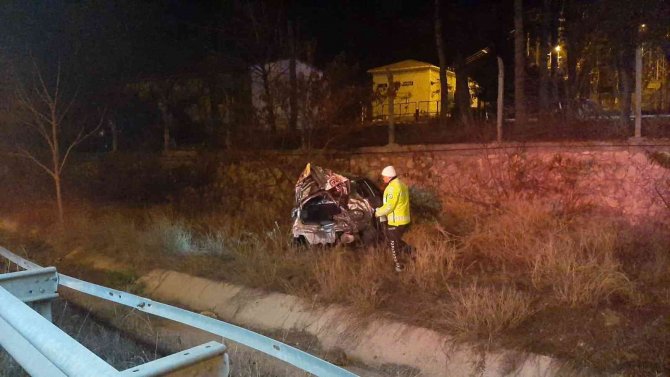 Su Kanalına Düşen Otomobilin Sürücü Hayatını Kaybetti