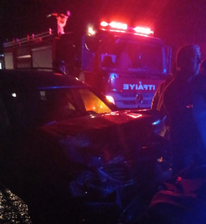 Çorum’da İki Otomobil Kafa Kafaya Çarpıştı: 6 Yaralı