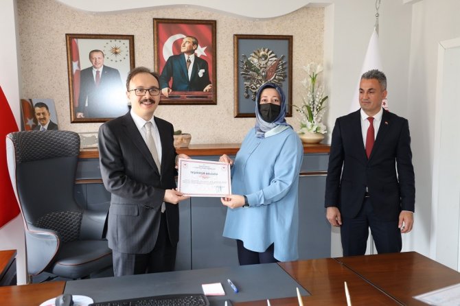 Vali Kızılkaya’dan Başarılı Personele Teşekkür Belgesi