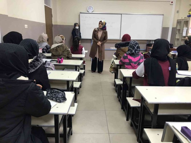 Görme Engelinin Engel Olmasına İzin Vermedi, Rukiye Öğretmen Engelleri Aşarak Çocukluk Hayalini Gerçekleştirdi