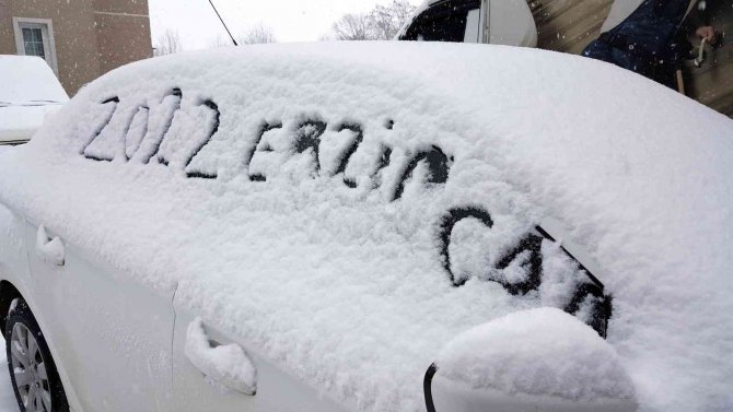 Erzincan Yeni Yılın İlk Gününe Karla Uyandı