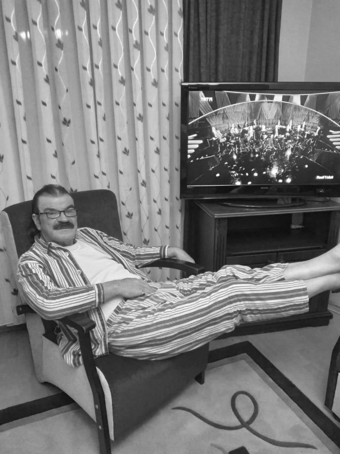 Yılbaşı Gecesi Fotoğraflarını Paylaştı, 2 Saat Sonra Hayatını Kaybetti