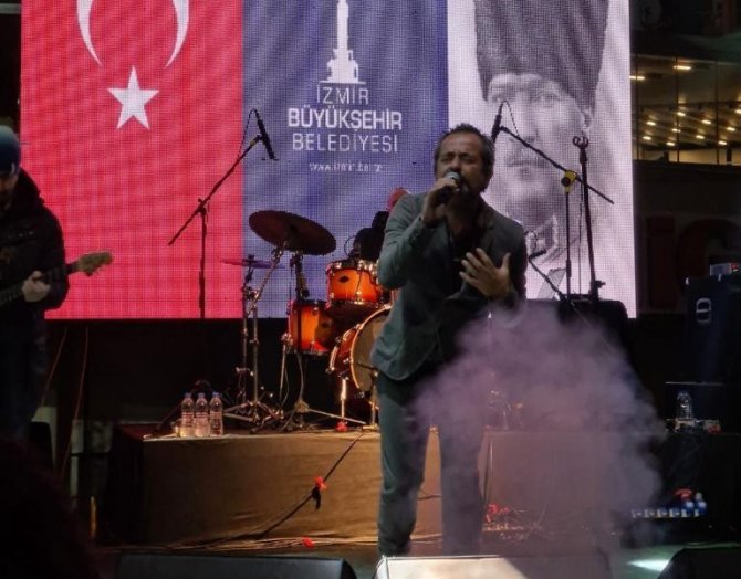 İ̇zmirliler 2022’ye Müzikle Girdi