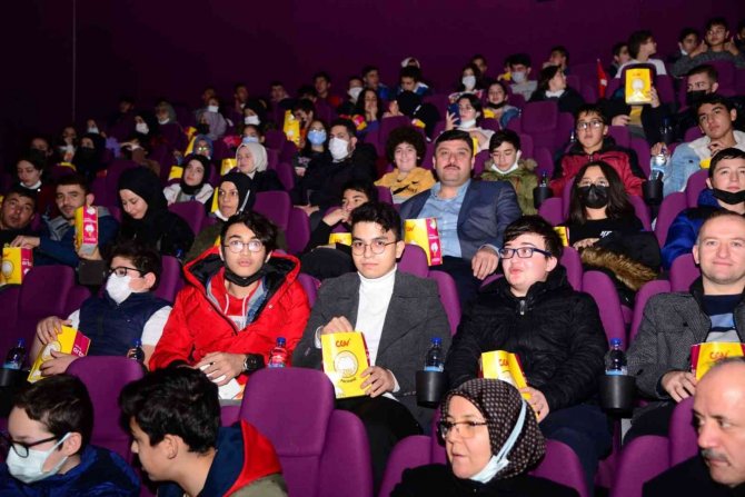 Kahramankazanlı Öğrenciler “Kesişme Eren İ̇yi Ki Varsın” Filmini İzledi