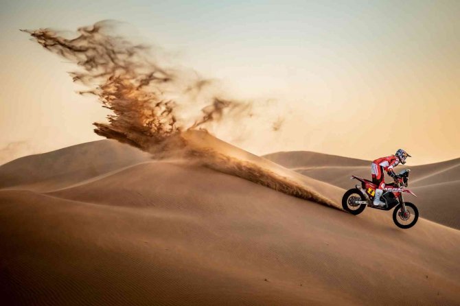 Dakar Rallisi’nin İlk Gününde Red Bull Sporcuları Zirvede