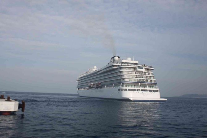 Kuşadası’na 2022 Sezonunun İlk Kruvaziyer Gemisi Geldi