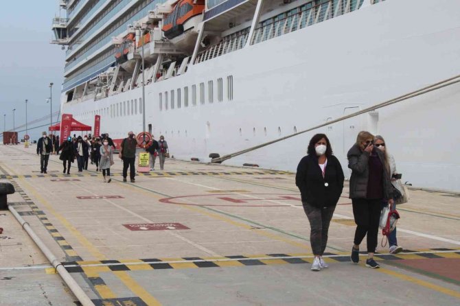 Kuşadası’na 2022 Sezonunun İlk Kruvaziyer Gemisi Geldi