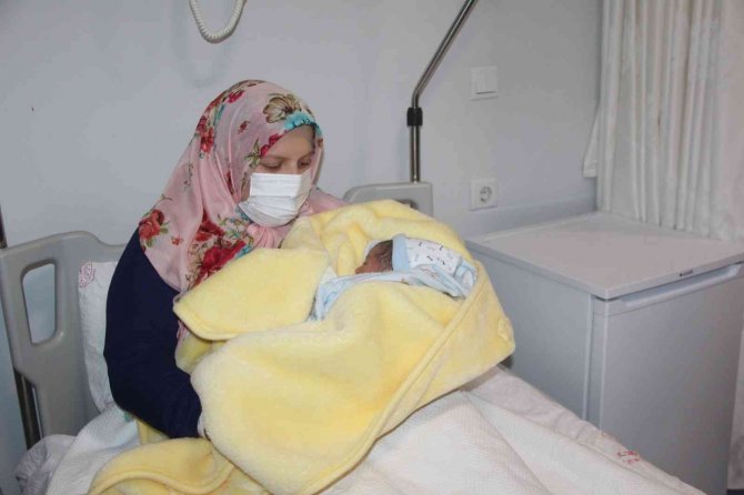 Malatya’da Yeni Yılın İlk Bebeği ’Furkan’