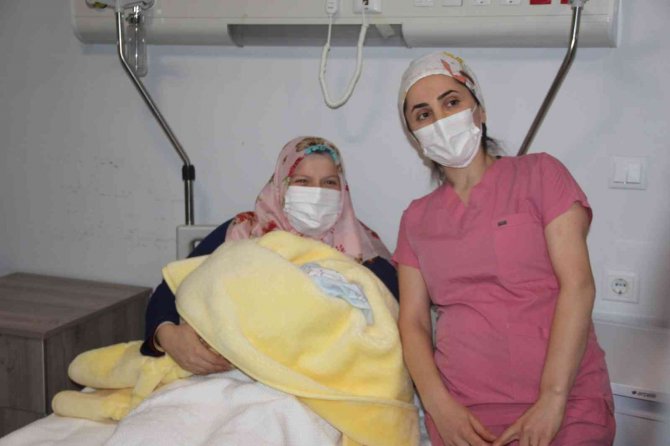 Malatya’da Yeni Yılın İlk Bebeği ’Furkan’