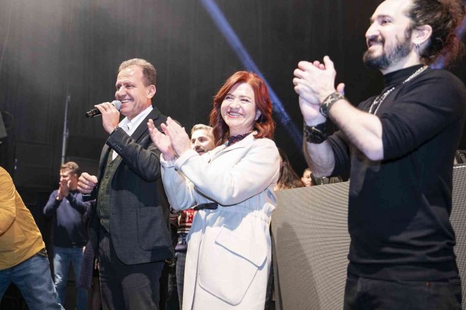 Mersinliler 2022’yi ’Sokak Partisi’ İle Karşıladı