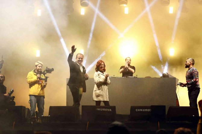 Mersinliler 2022’yi ’Sokak Partisi’ İle Karşıladı