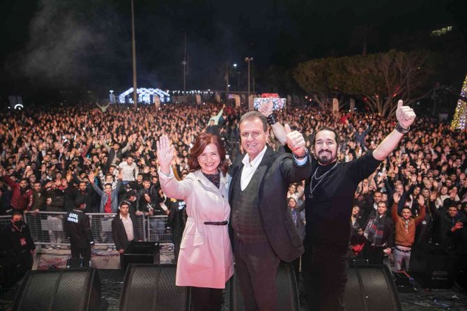 Mersinliler 2022’yi ’Sokak Partisi’ İle Karşıladı