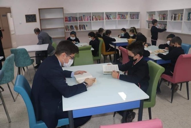 Şuhut’ta İki Okulda Kütüphane Açıldı