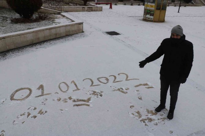 Sivas Yeni Yıla Karla Uyandı