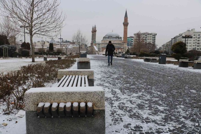 Sivas Yeni Yıla Karla Uyandı