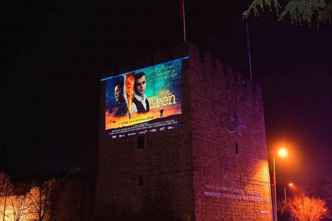 ‘Kesişme; İ̇yi Ki Varsın Eren’ Filminin Fragmanı Trabzon Kale Surlarına Yansıtıldı
