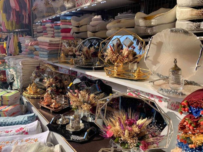 Çeyiz Alışverişleri Erkene Çekildi