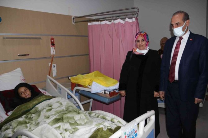 Yeni Yıl Bebeklerine İlk Hediye Yalçınkaya’dan