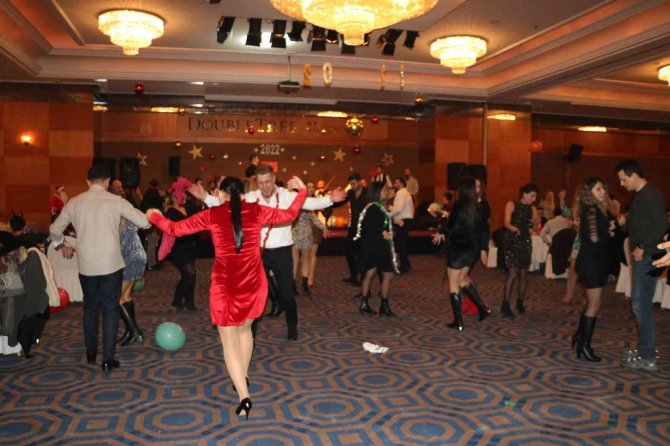 Van’da Yeni Yıl Coşkuyla Kutlandı