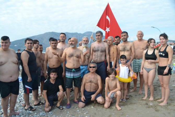 Mersin’de Yılın İlk Günü Denize Girme Etkinliği Bu Yılda Devam Etti